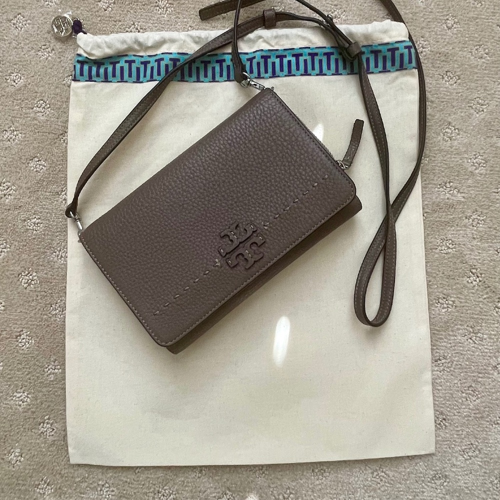 Tory Burch McGraw Wallet Crossbody in Silver Maple.